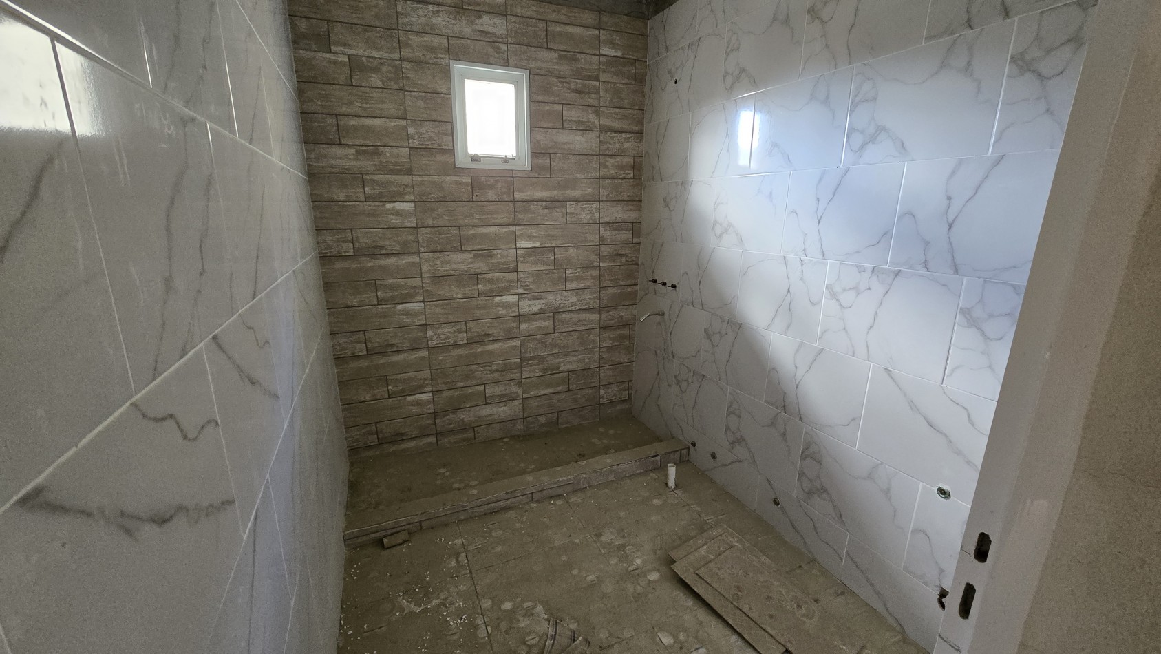 TERRENO CON MEJORA A TERMINAR EN VENTA B° 3 PINOS