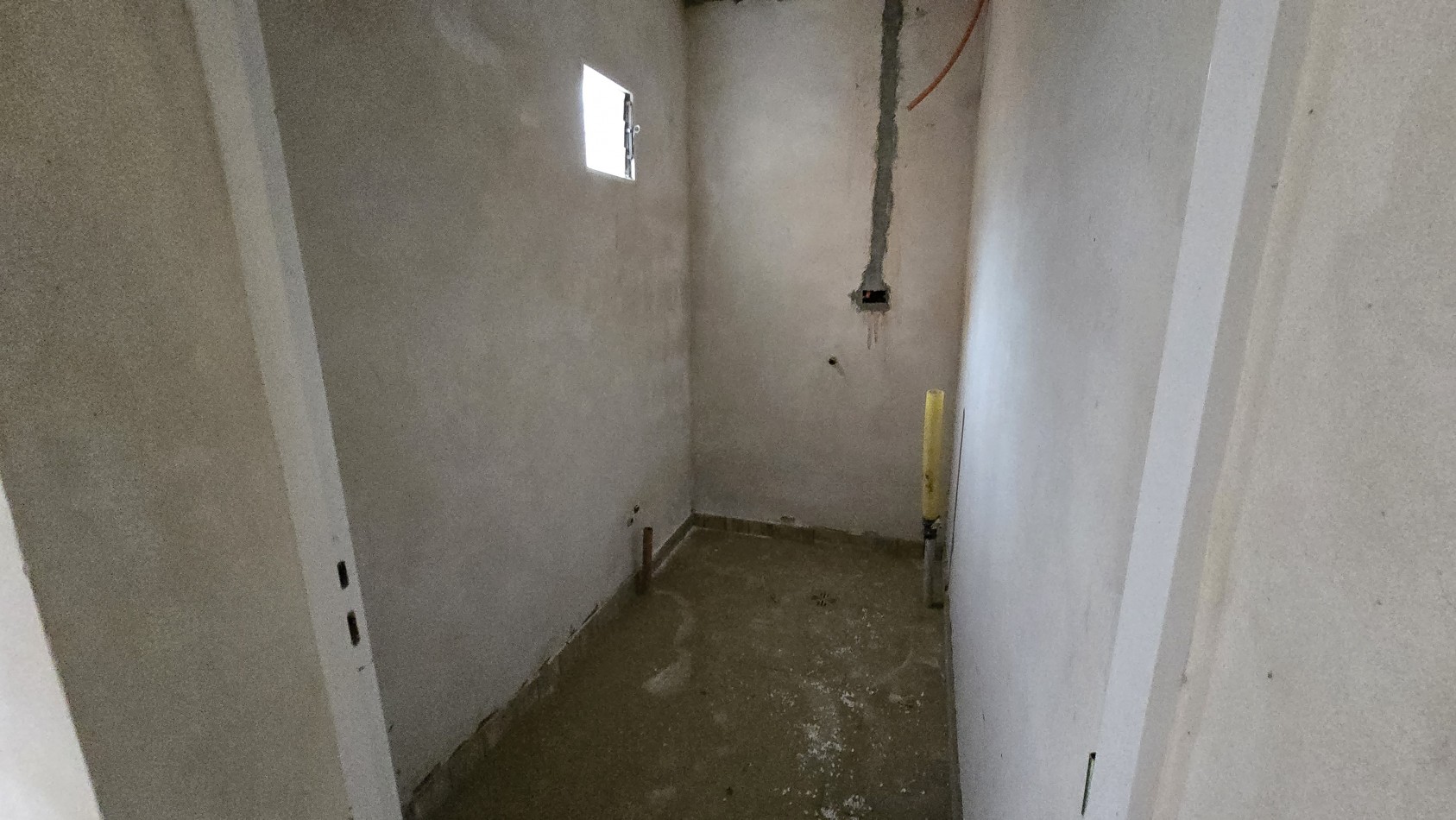 TERRENO CON MEJORA A TERMINAR EN VENTA B° 3 PINOS