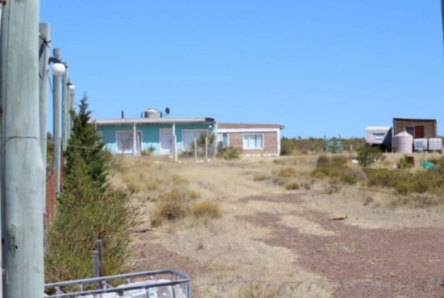 CASA CON TERRENO CAMARONES EN VENTA