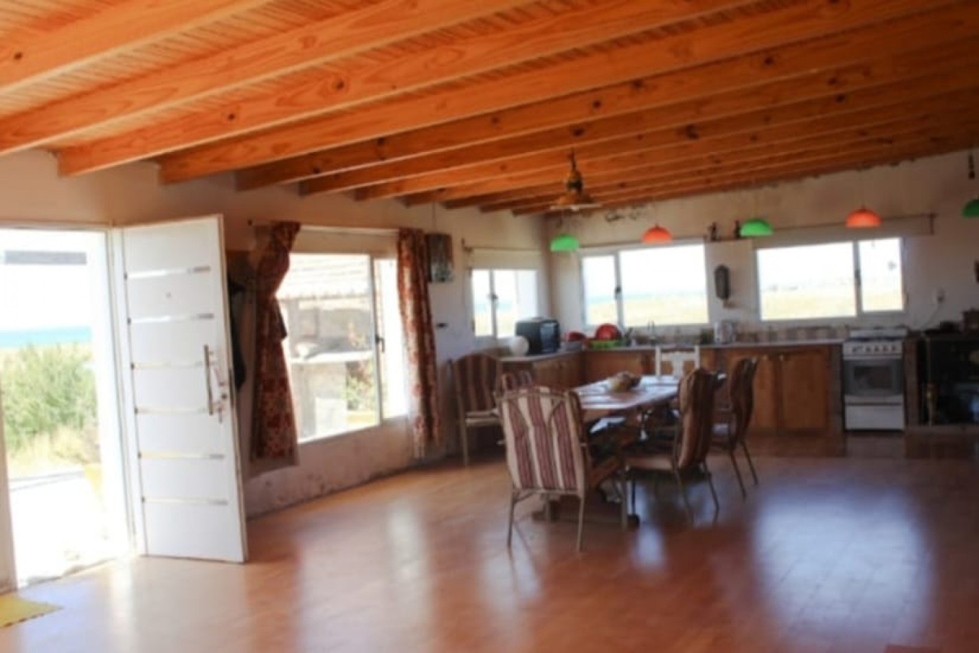 CASA CON TERRENO CAMARONES EN VENTA