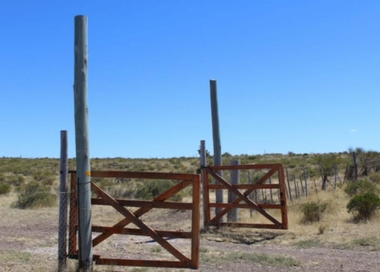 CASA CON TERRENO CAMARONES EN VENTA