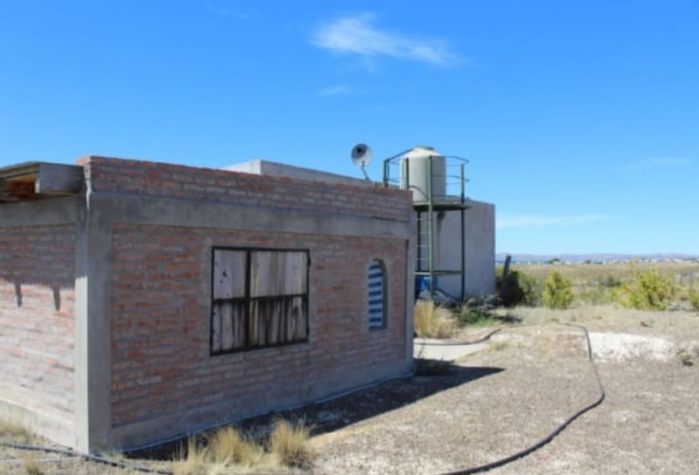 CASA CON TERRENO CAMARONES EN VENTA