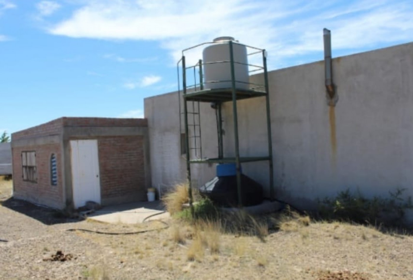 CASA CON TERRENO CAMARONES EN VENTA