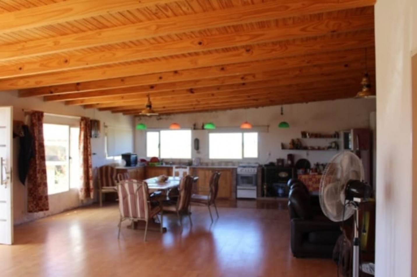 CASA CON TERRENO CAMARONES EN VENTA
