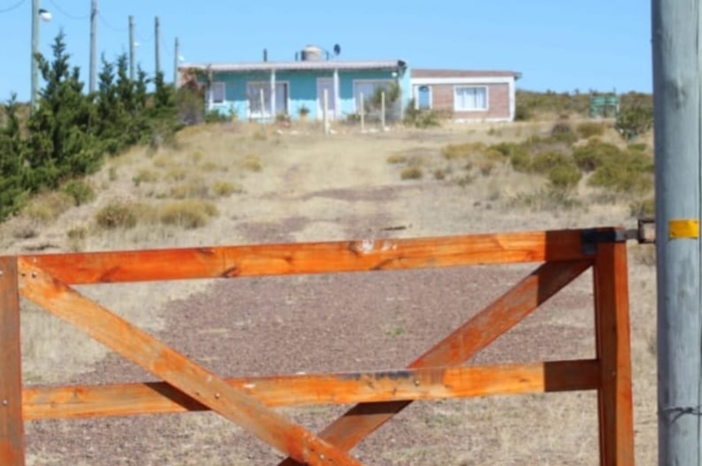 CASA CON TERRENO CAMARONES EN VENTA