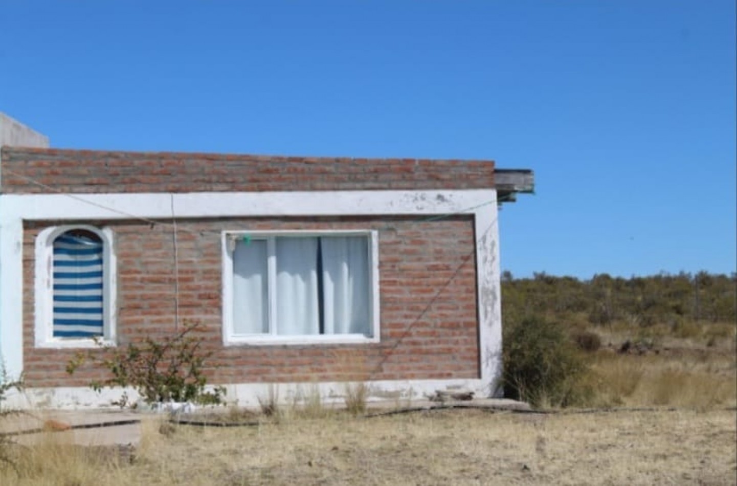 CASA CON TERRENO CAMARONES EN VENTA