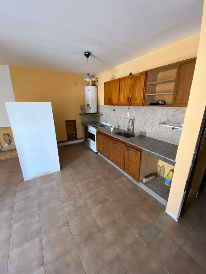 CASA EN VENTA DIADEMA A REFACCIONAR