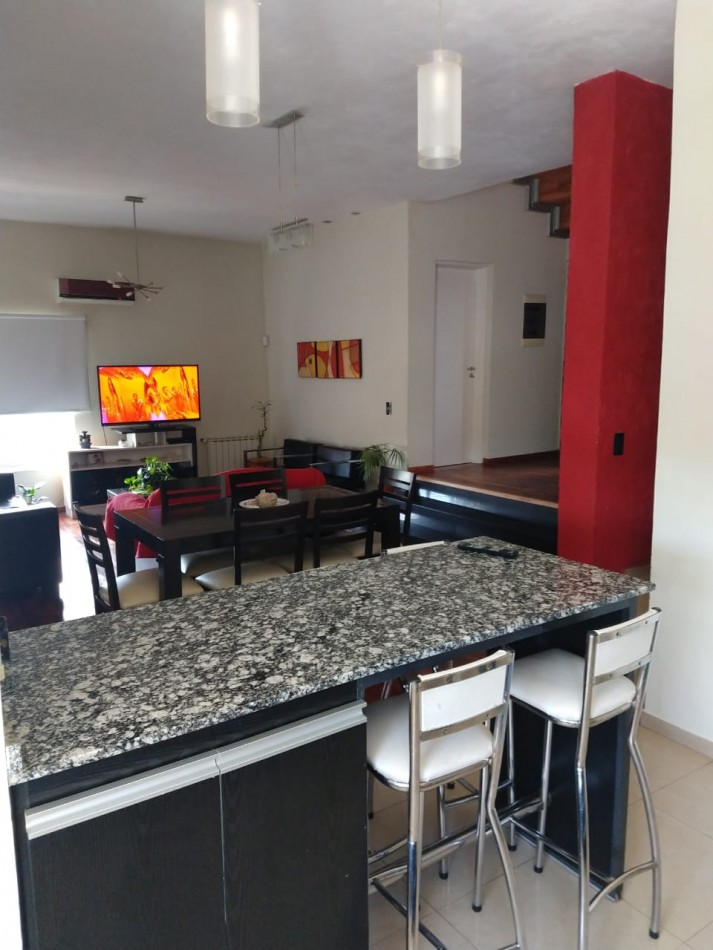 CASA CON PILETA EN VENTA CARLOS PAZ CORDOBA