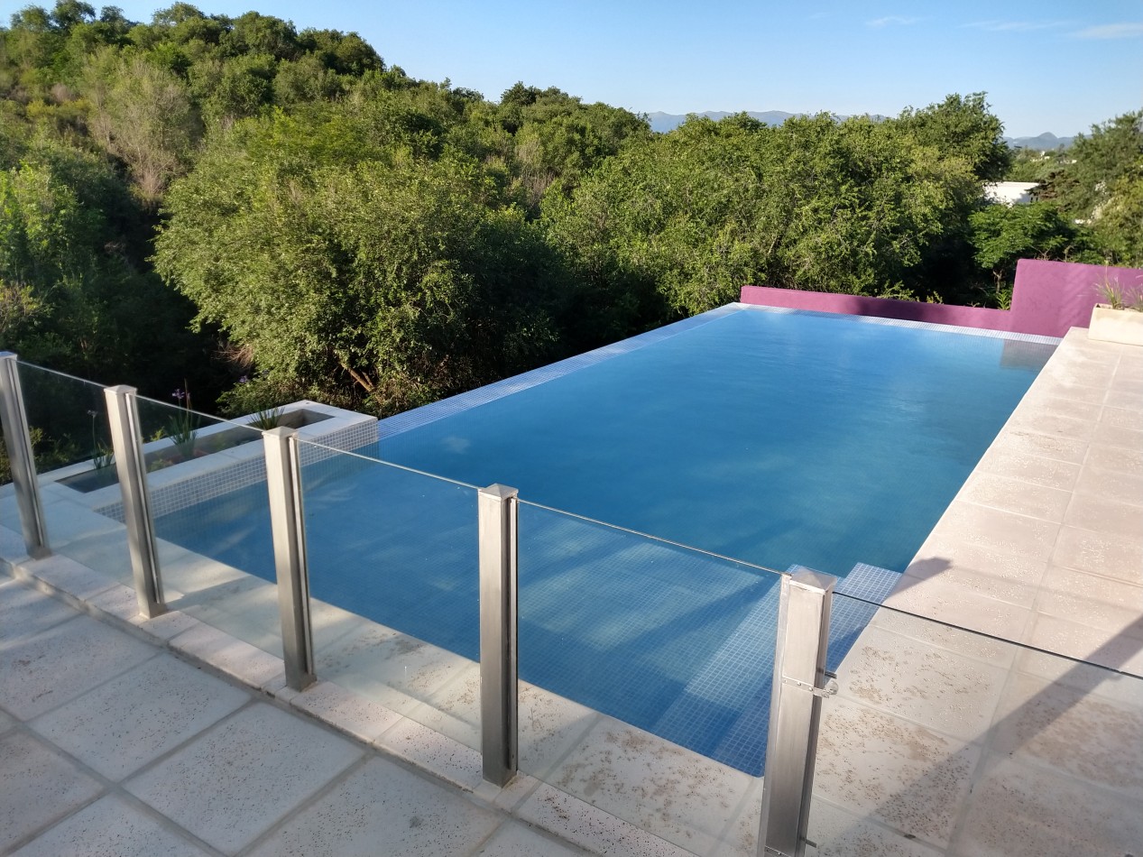 CASA CON PILETA EN VENTA CARLOS PAZ CORDOBA
