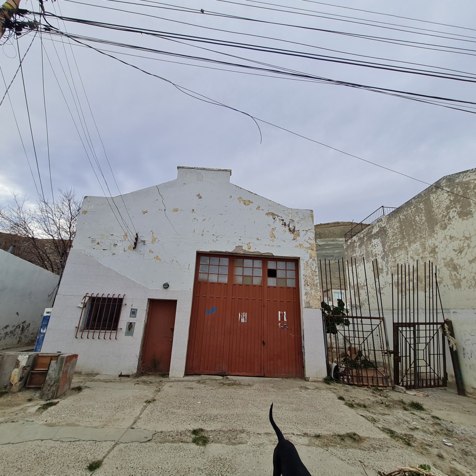 TERRENO CON 2 GALPONES EN VENTA A REFACCIONAR