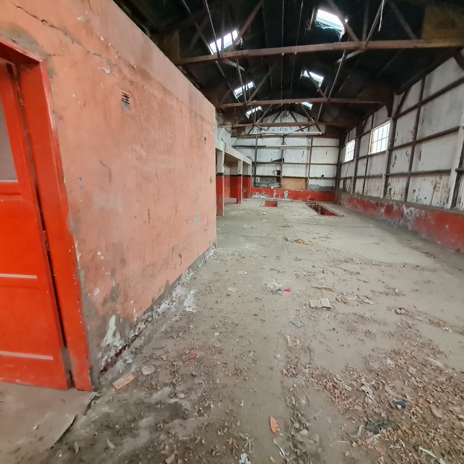 TERRENO CON 2 GALPONES EN VENTA A REFACCIONAR