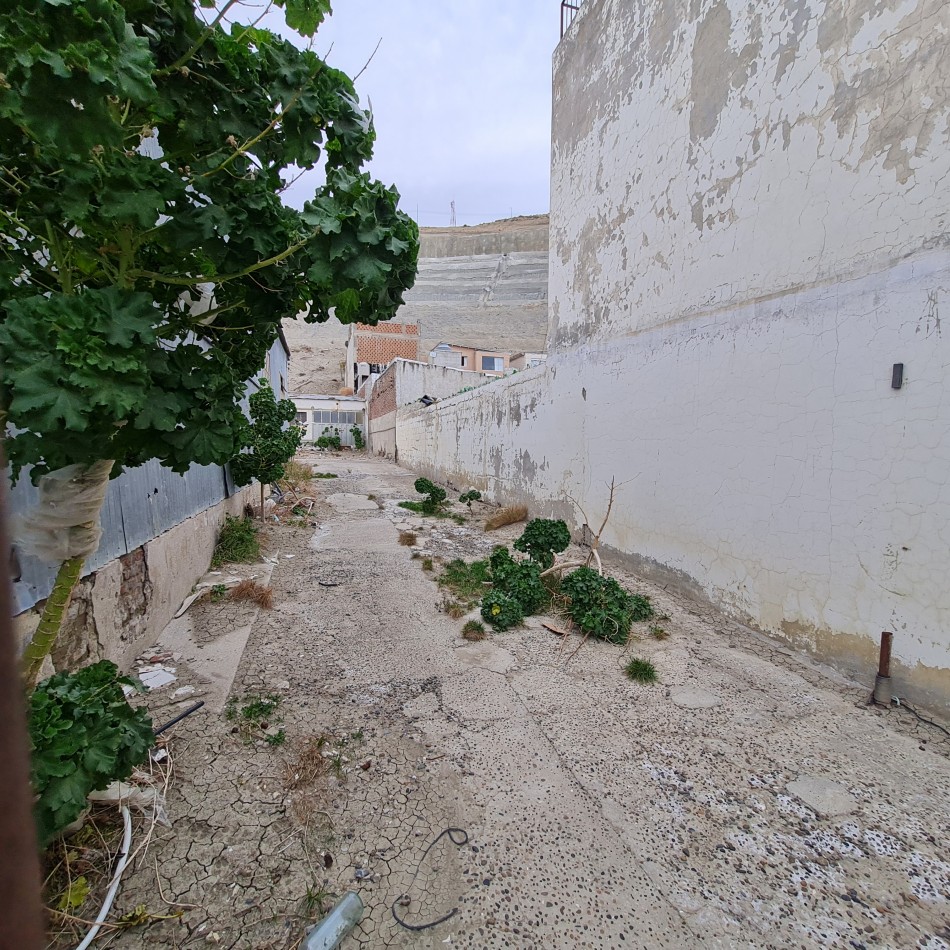 TERRENO CON 2 GALPONES EN VENTA A REFACCIONAR