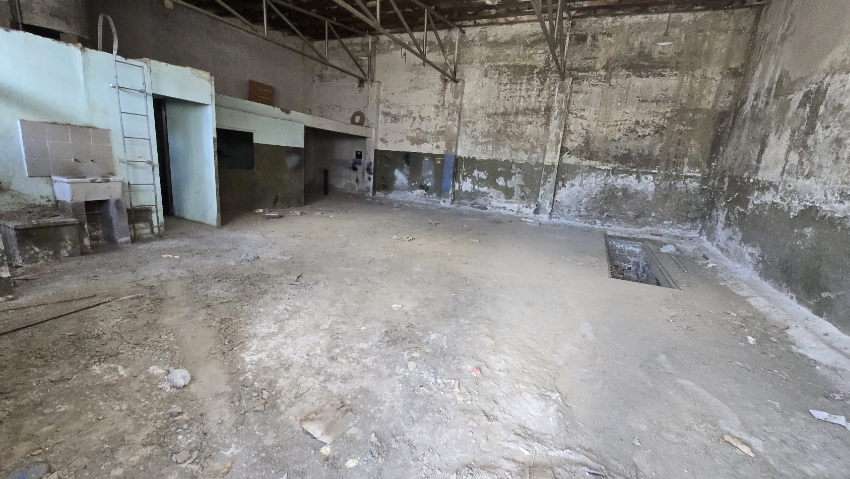 TERRENO CON 2 GALPONES EN VENTA A REFACCIONAR