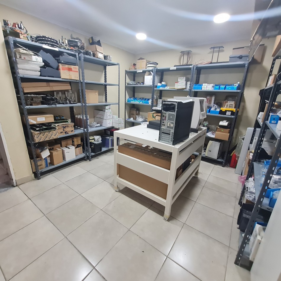 LOCAL COMERCIAL CON DEPOSITO EN VENTA