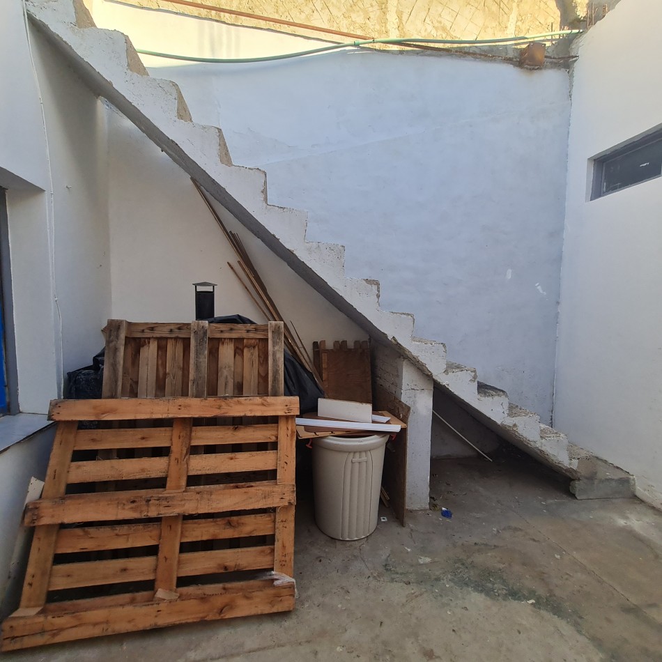 LOCAL COMERCIAL CON DEPOSITO EN VENTA
