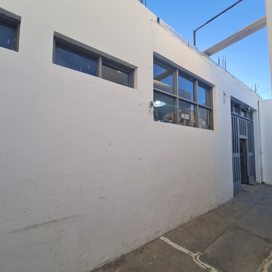 LOCAL COMERCIAL CON DEPOSITO EN VENTA