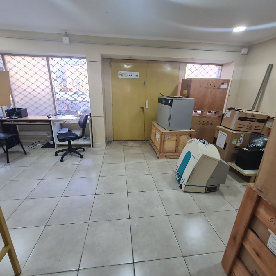 LOCAL COMERCIAL CON DEPOSITO EN VENTA