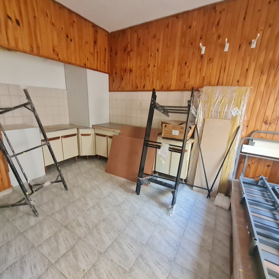 LOCAL COMERCIAL CON DEPOSITO EN VENTA