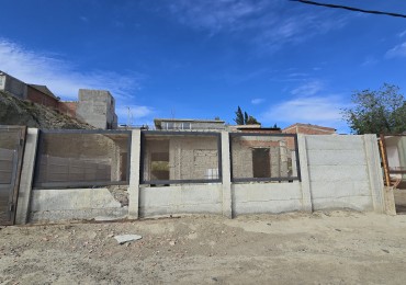 TERRENO CON MEJORA A TERMINAR EN VENTA B° 3 PINOS